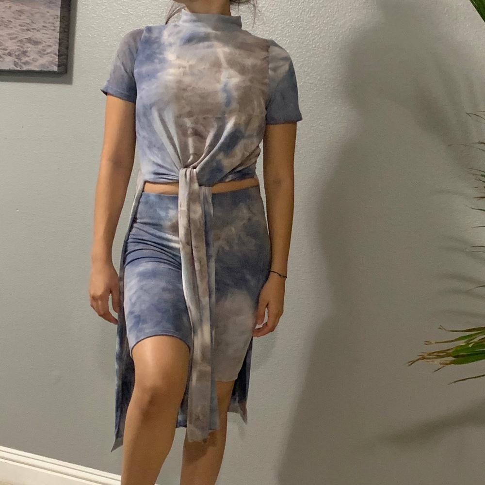 Blue tie dye top and shorts 💙 2 piece
